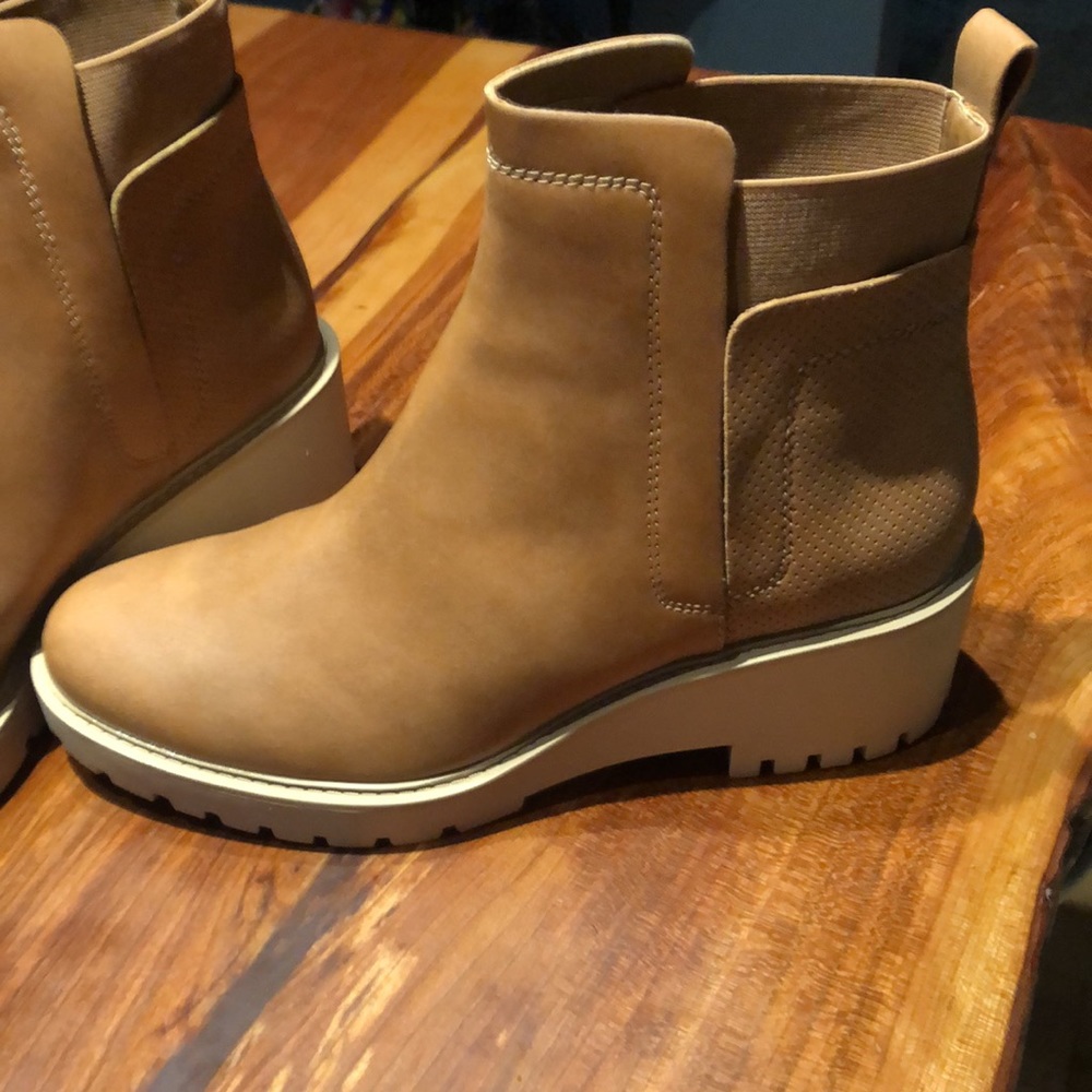 Boots - Picture 2 of 6